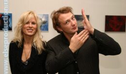 Презентация телефона N90 компании Nokia