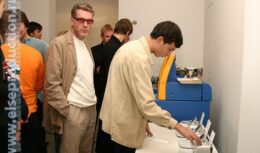 Презентация телефона N90 компании Nokia