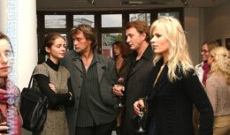 Презентация телефона N90 компании Nokia